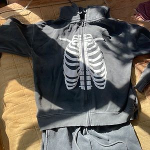 Wil fable skeleton suit- large top and medium pants